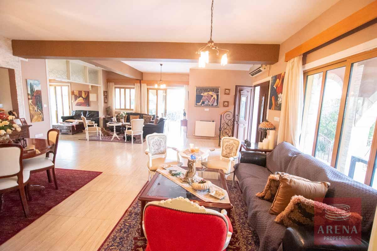 26-5-bed-villa-in-Pervolia-6045