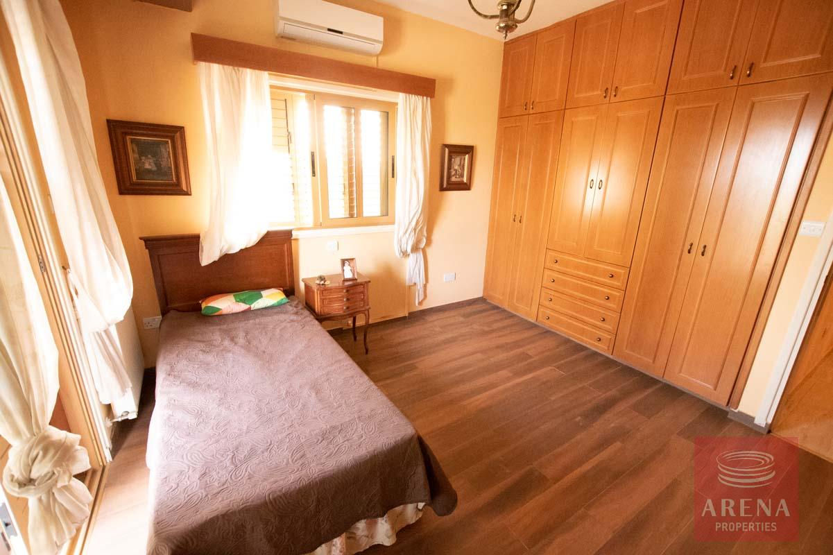 37-5-bed-villa-in-Pervolia-6045