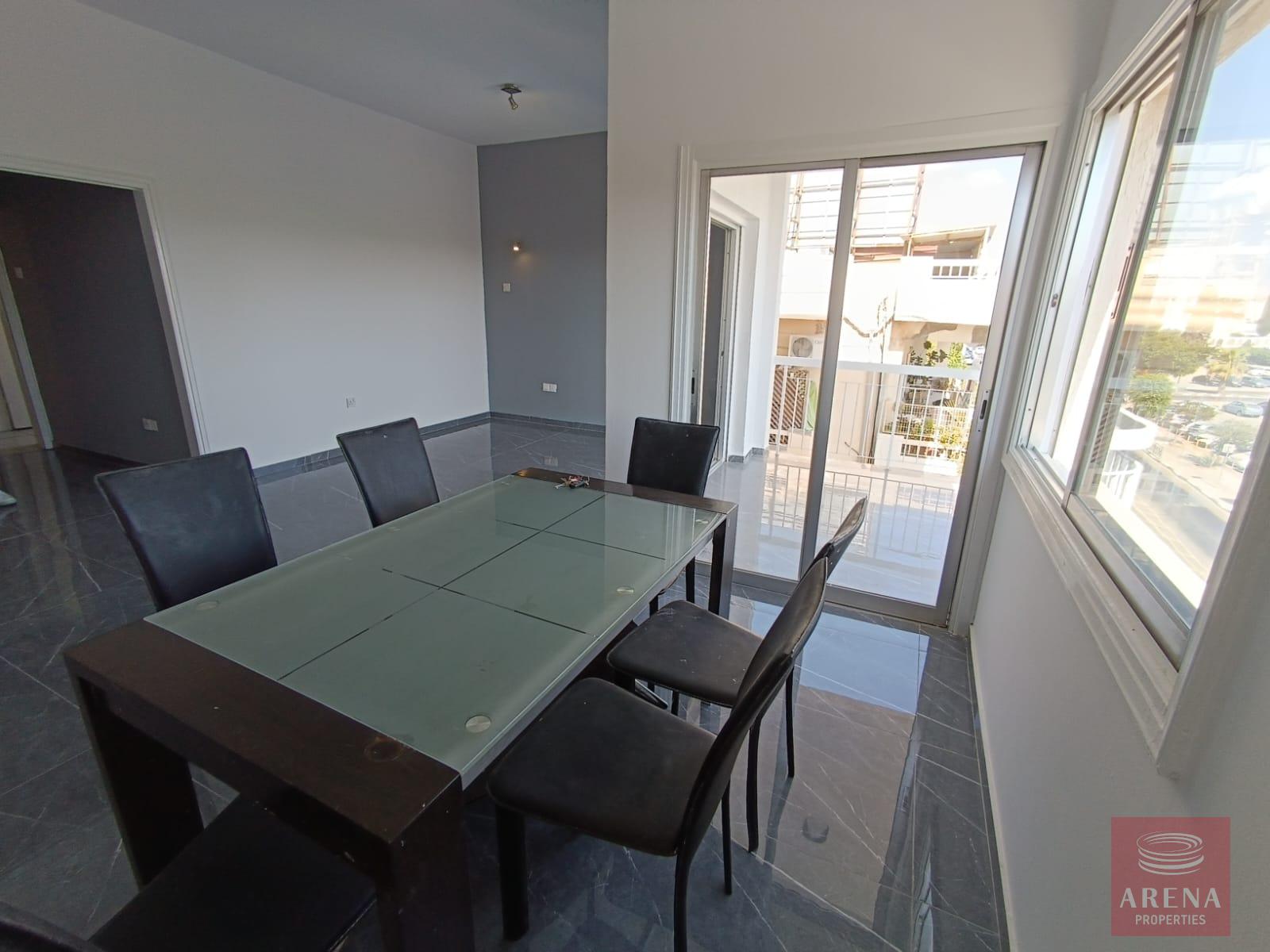 5-3-BED-APT-LARNACA-8477