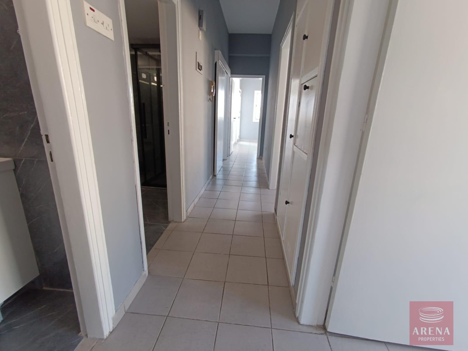 7-3-BED-APT-LARNACA-8477