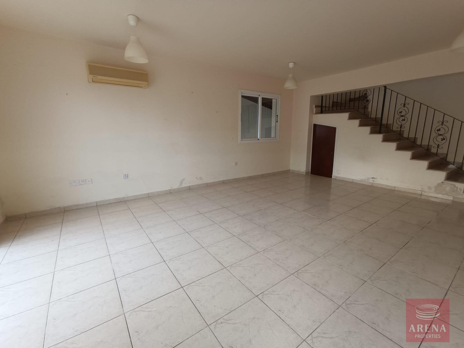 8-3-BED-VILLA-IN-PERVOLIA-8466