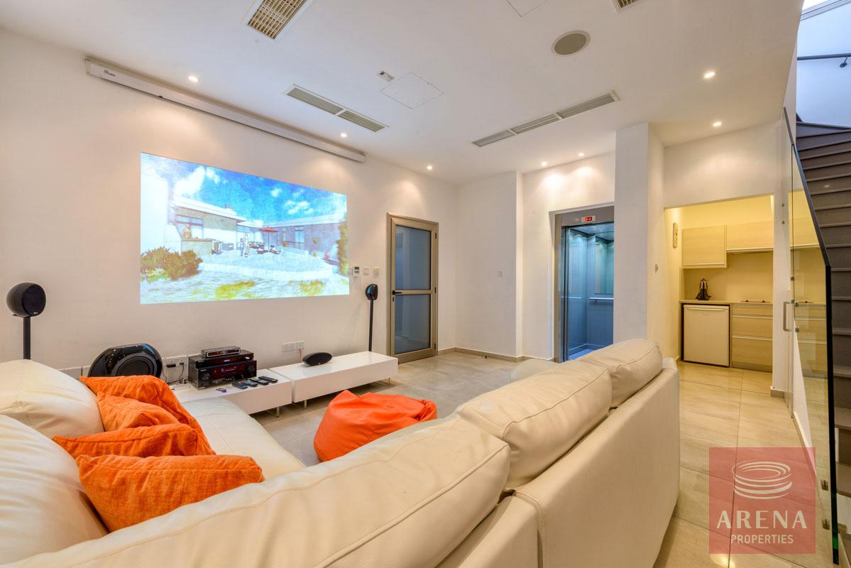 10-6-BED-VILLA-PROARAS-8444