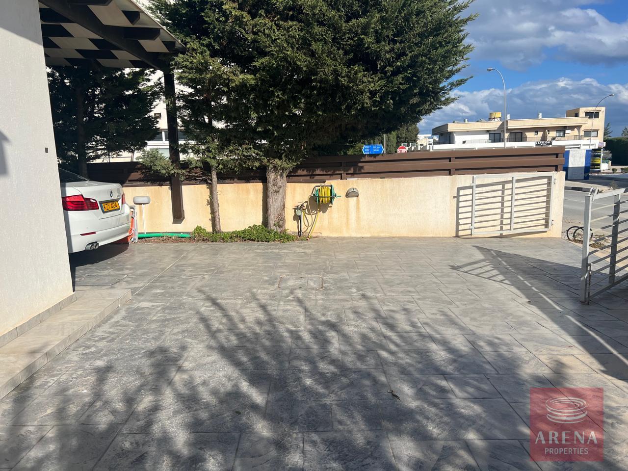 11-3-BED-VILLA-FOR-RENT-IN-PROTARAS-8868