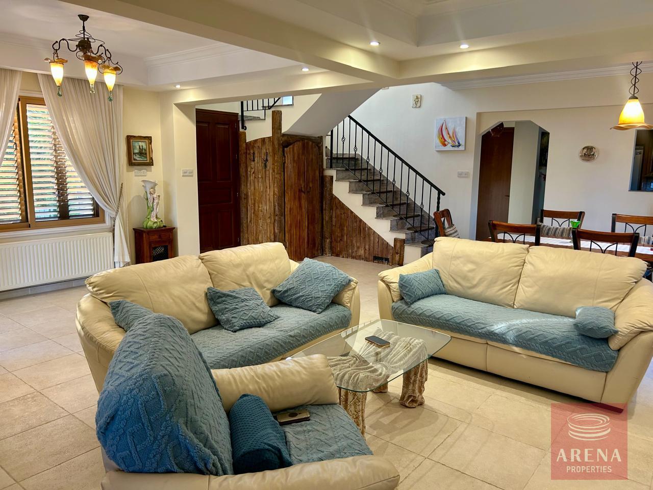 12-4-BED-VILLA-PERVOLIA-8659