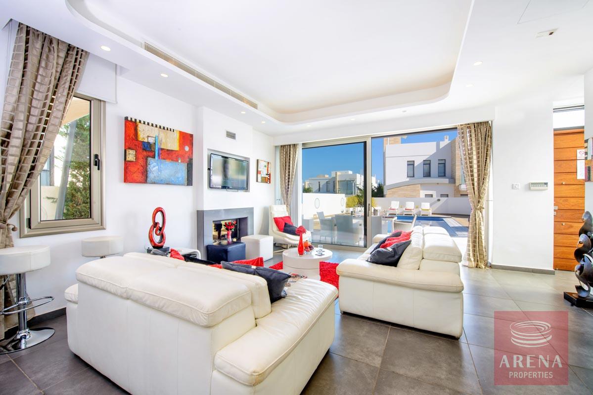 12-6-BED-VILLA-PROARAS-8444