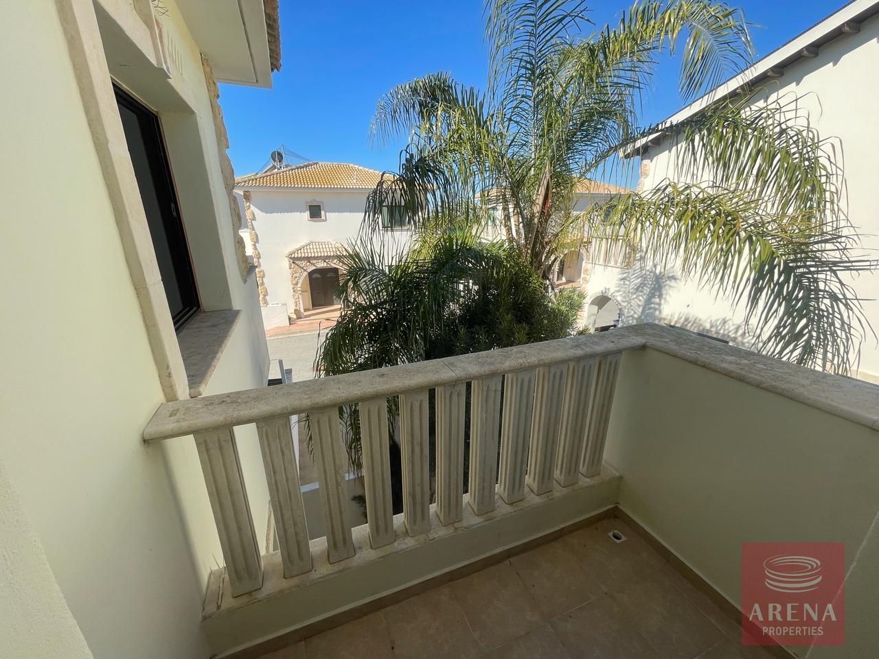 13-2-BED-APT-AVGOROU-7789