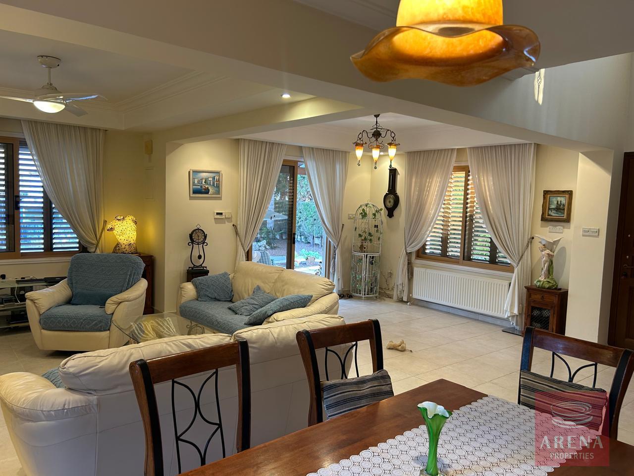 13-4-BED-VILLA-PERVOLIA-8659