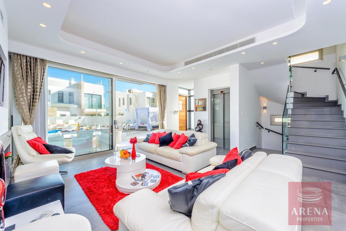 13-6-BED-VILLA-PROARAS-8444