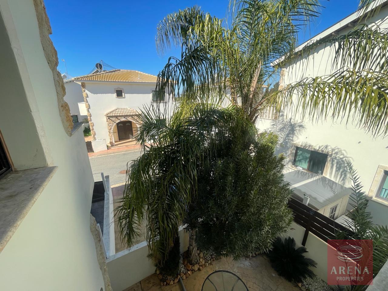 14-2-BED-APT-AVGOROU-7789