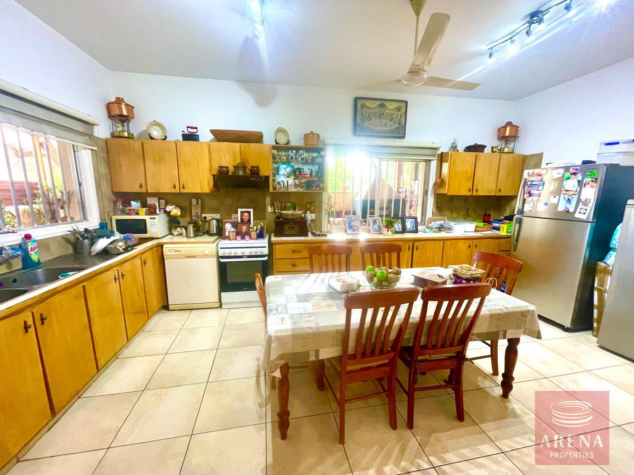 14-3-BED-TH-IN-SOTIROS-8141-1