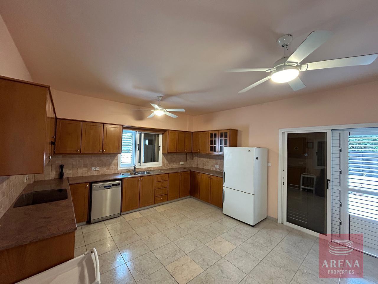 14-4-BED-VILLA-IN-ARADIPPOU-8641