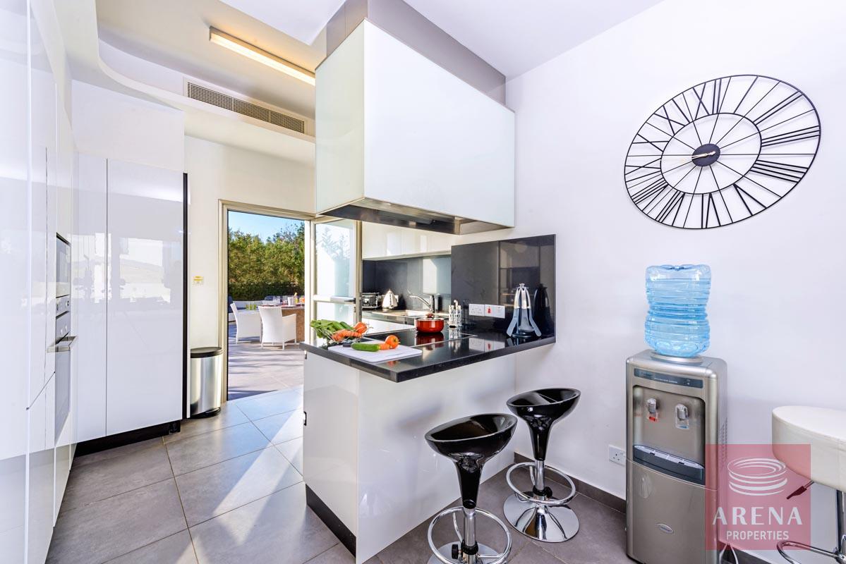 14-6-BED-VILLA-PROARAS-8444