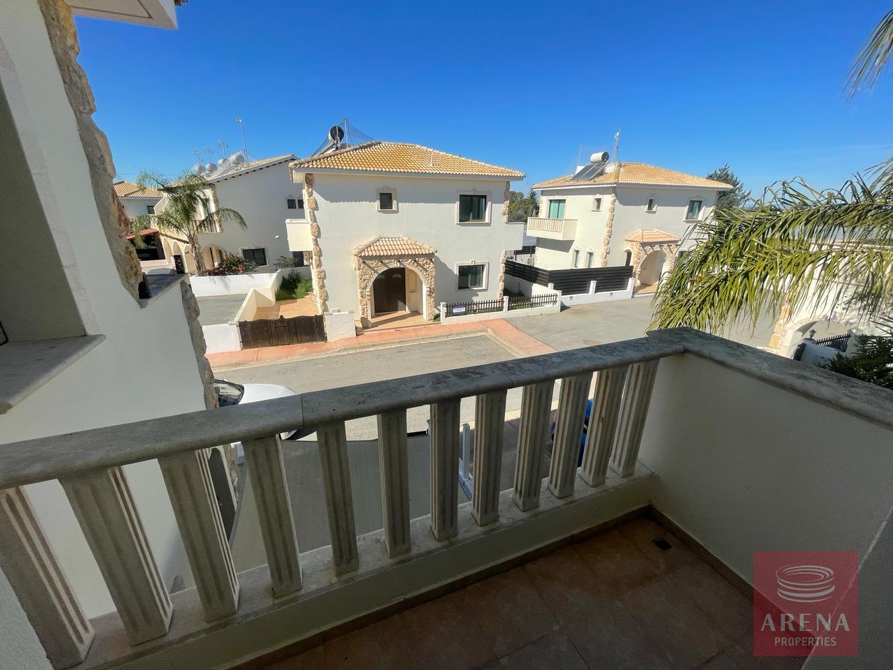 15-2-BED-APT-AVGOROU-7789