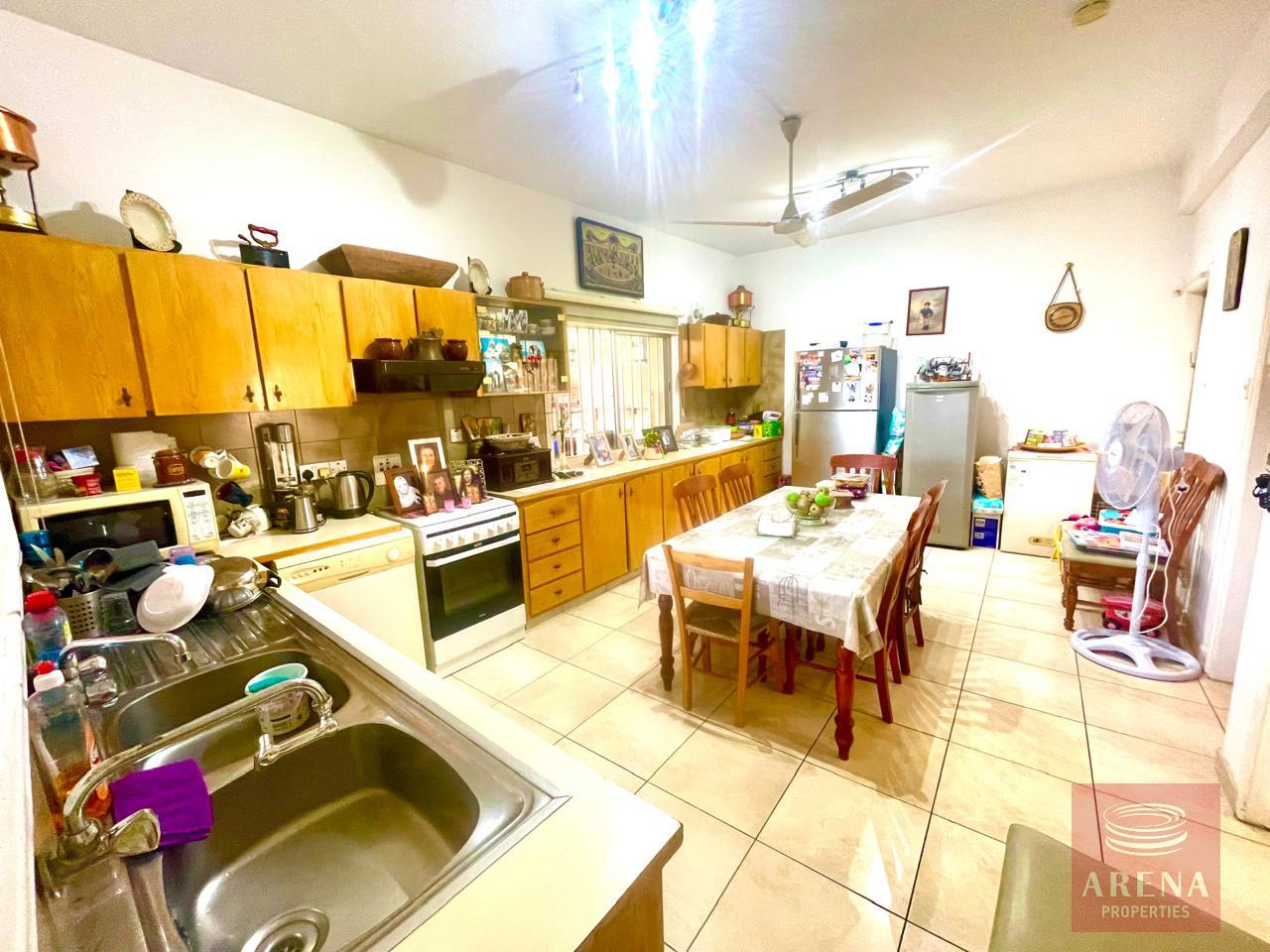 15-3-BED-TH-IN-SOTIROS-8141-1