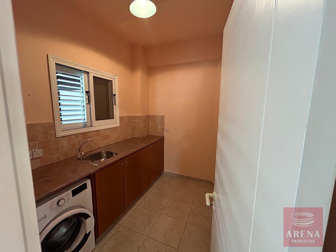 15-4-BED-VILLA-IN-ARADIPPOU-8641