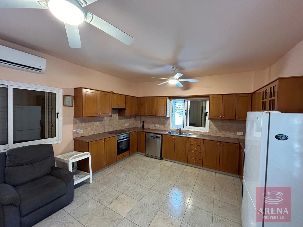 16-4-BED-VILLA-IN-ARADIPPOU-8641