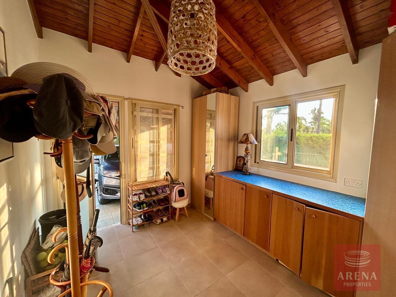 16-4-BED-VILLA-PERVOLIA-8659