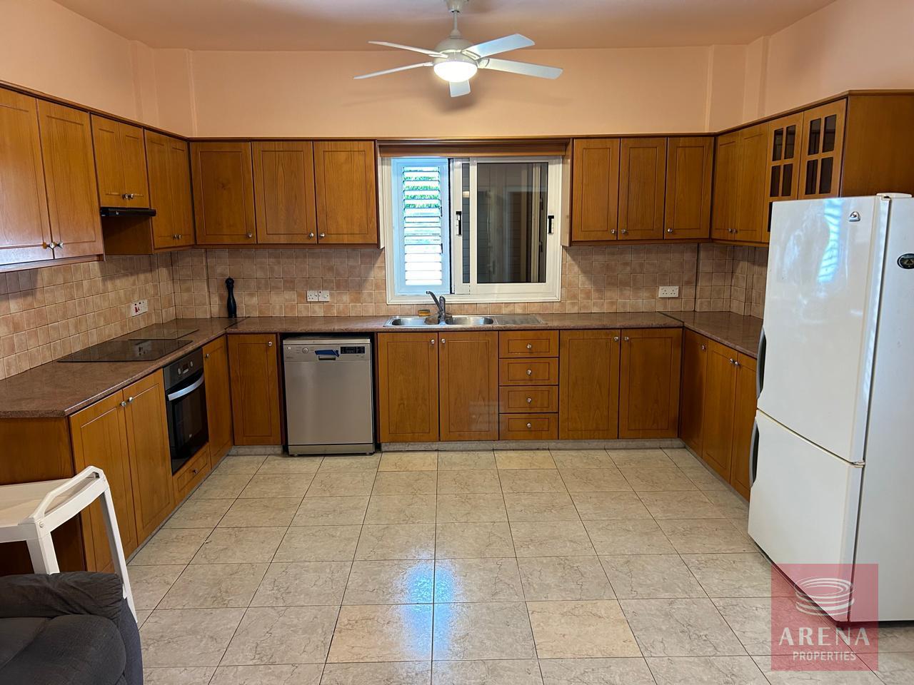 17-4-BED-VILLA-IN-ARADIPPOU-8641