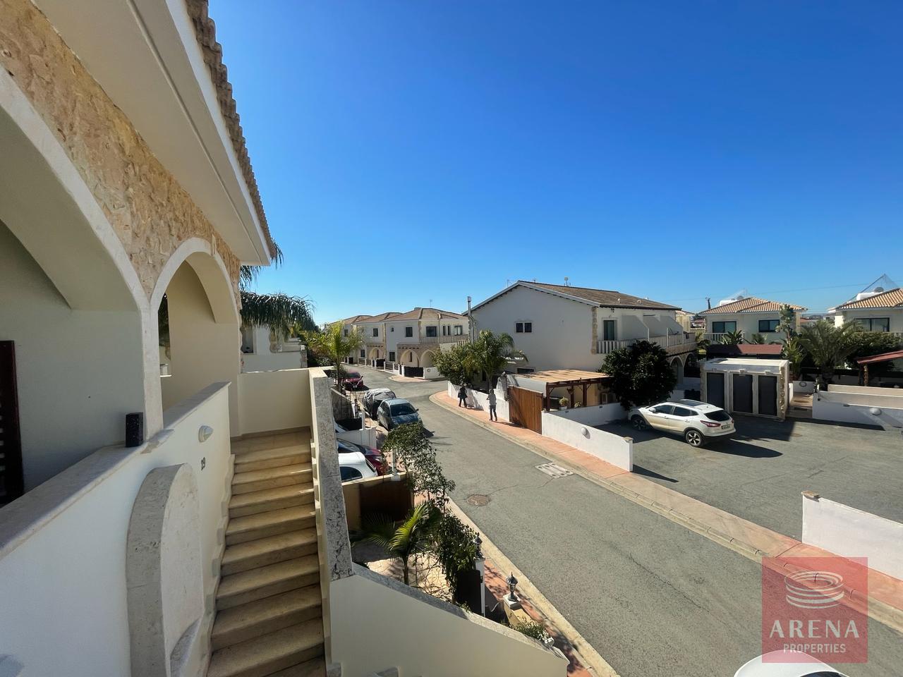 18-2-BED-APT-AVGOROU-7789