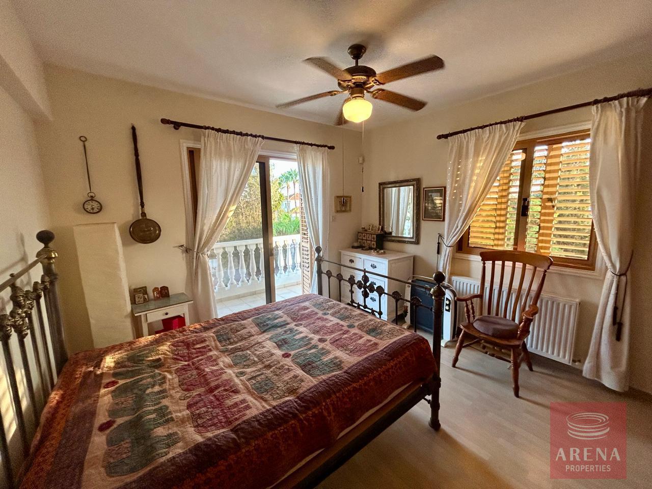 19-4-BED-VILLA-PERVOLIA-8659