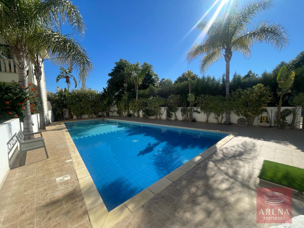 20-2-BED-APT-AVGOROU-7789