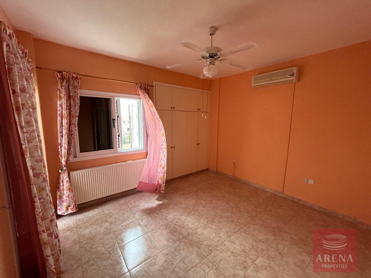 21-4-BED-VILLA-IN-ARADIPPOU-8641