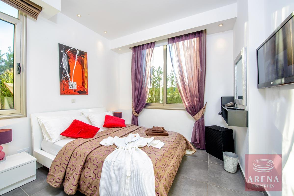 23-6-BED-VILLA-PROARAS-8444