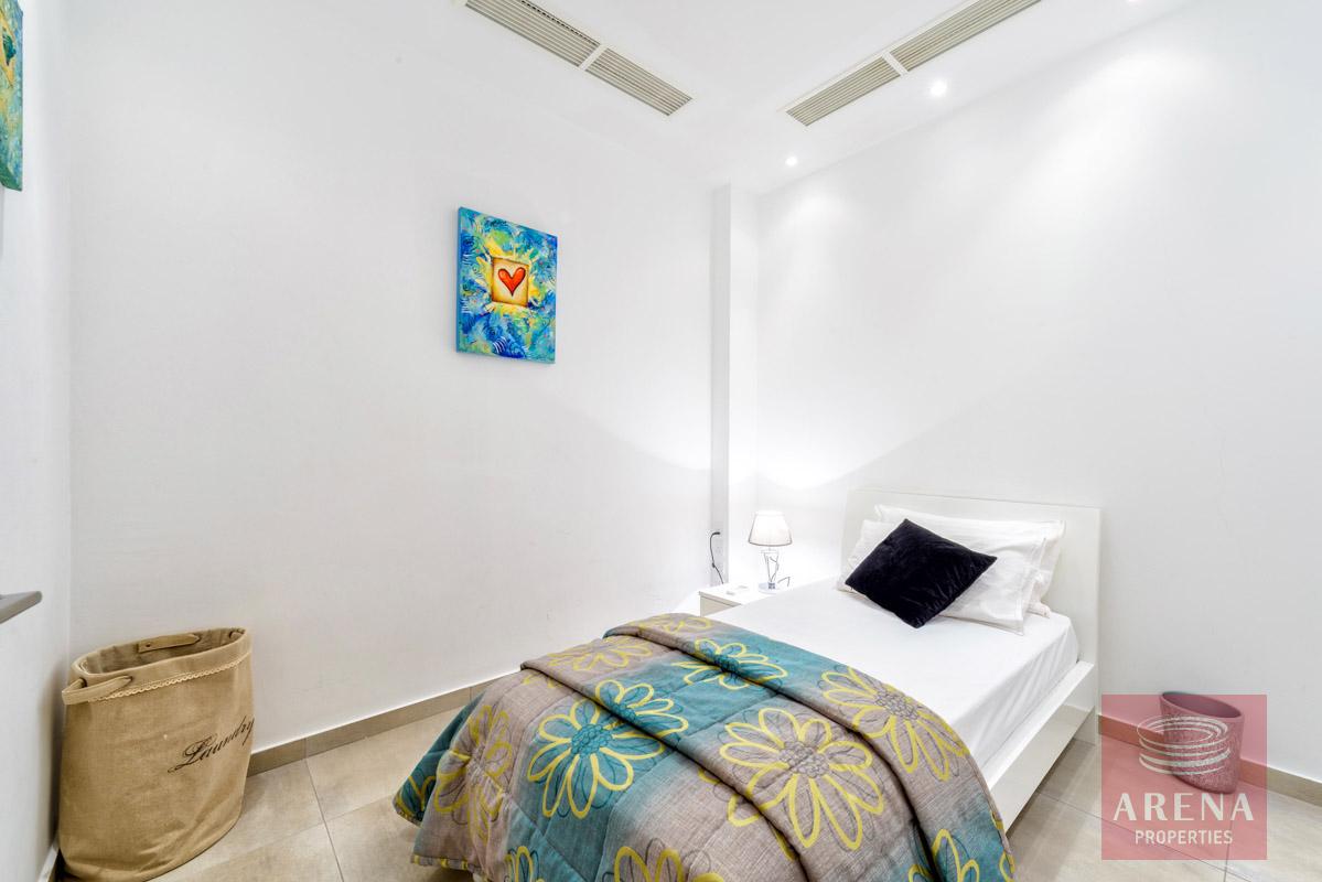 25-6-BED-VILLA-PROARAS-8444