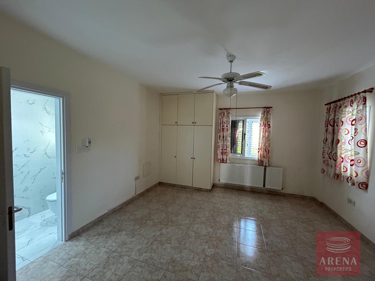 26-4-BED-VILLA-IN-ARADIPPOU-8641