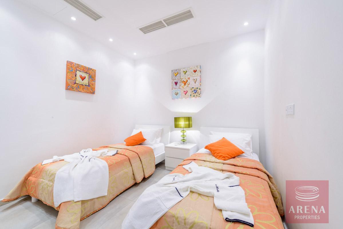 26-6-BED-VILLA-PROARAS-8444