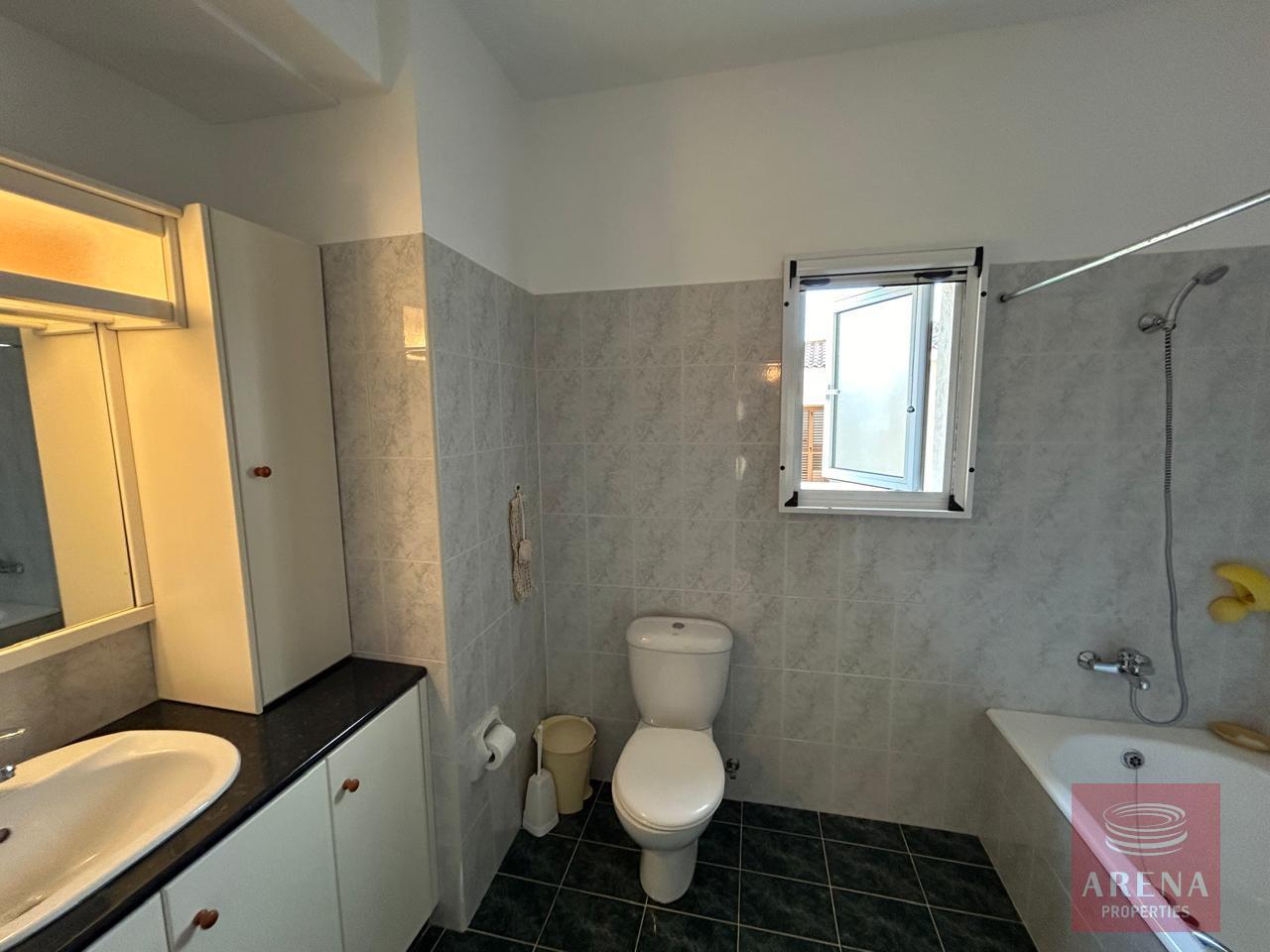 29-4-BED-VILLA-IN-ARADIPPOU-8641