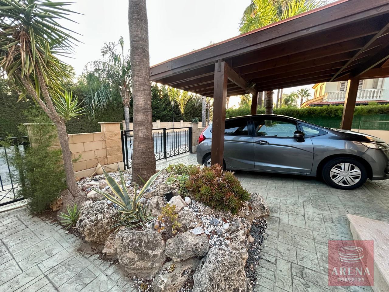 5-4-BED-VILLA-PERVOLIA-8659