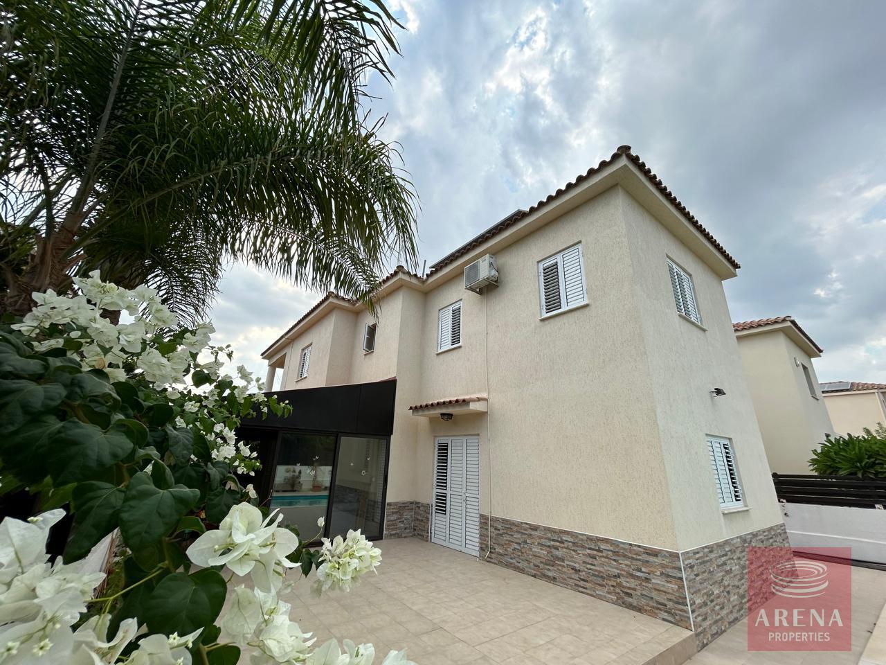 6-4-BED-VILLA-IN-ARADIPPOU-8641