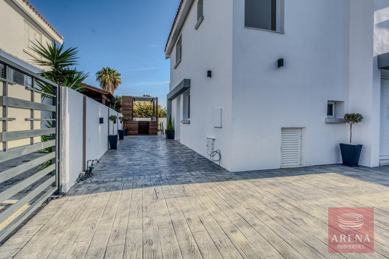 7-3-BED-VILLA-KAPPRIS-7585