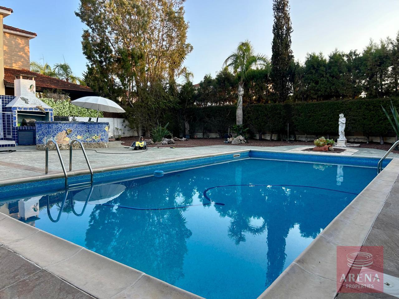 7-4-BED-VILLA-PERVOLIA-8659