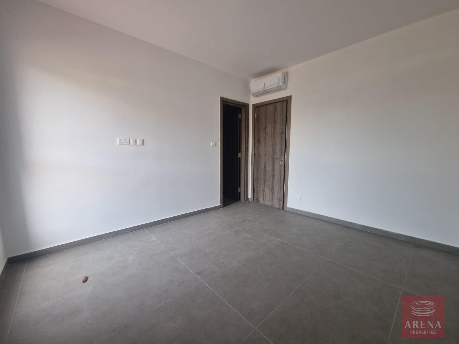 1-4-bed-apt-oroklini-9199-14-1