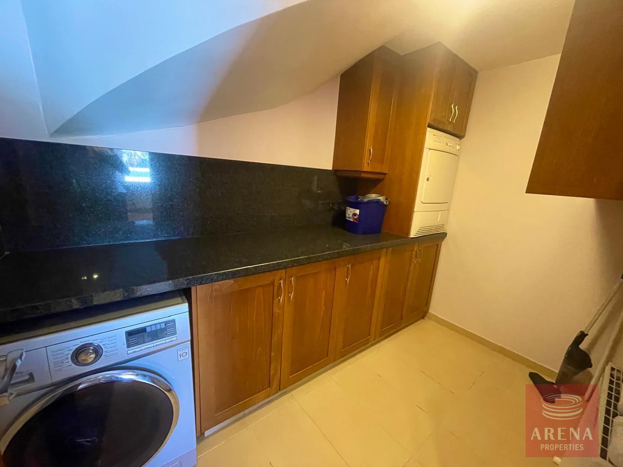 10-5-BED-VILLA-IN-PERVOLIA-8296