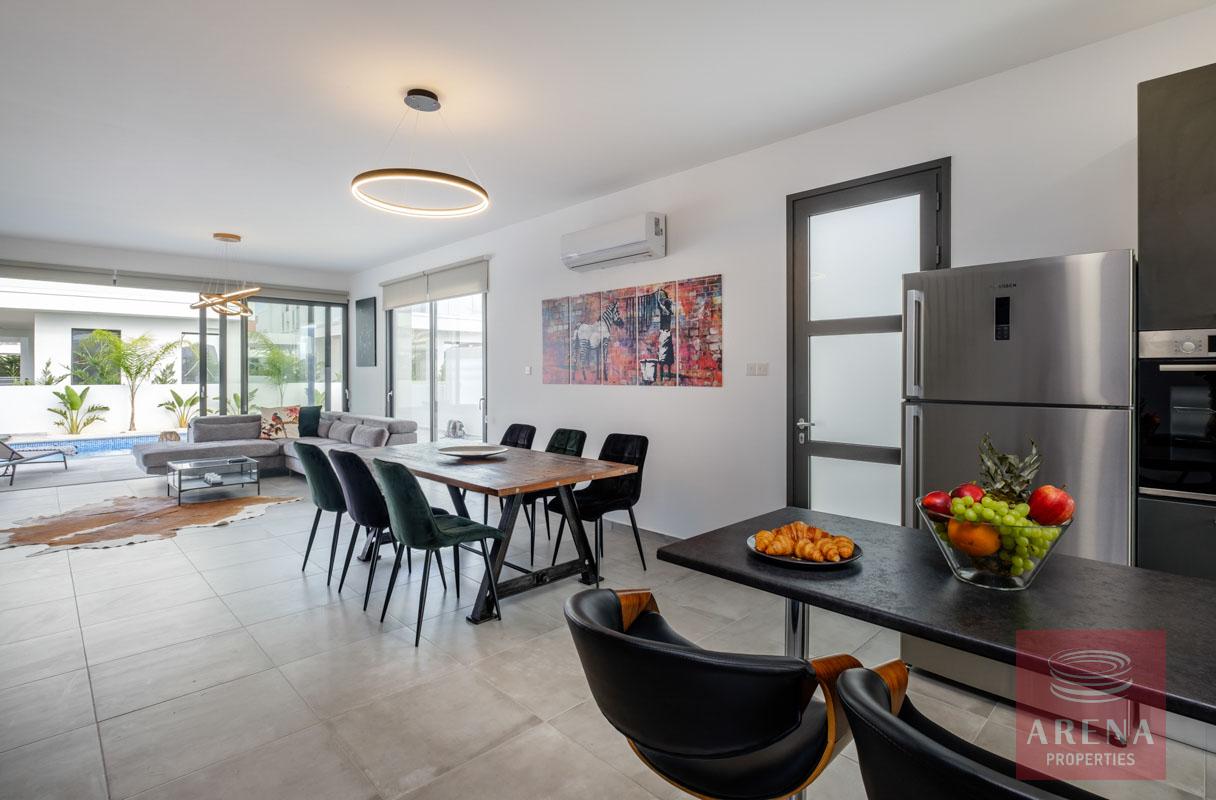 12-5-BED-VILLA-IN-DEKELIA-5641-1