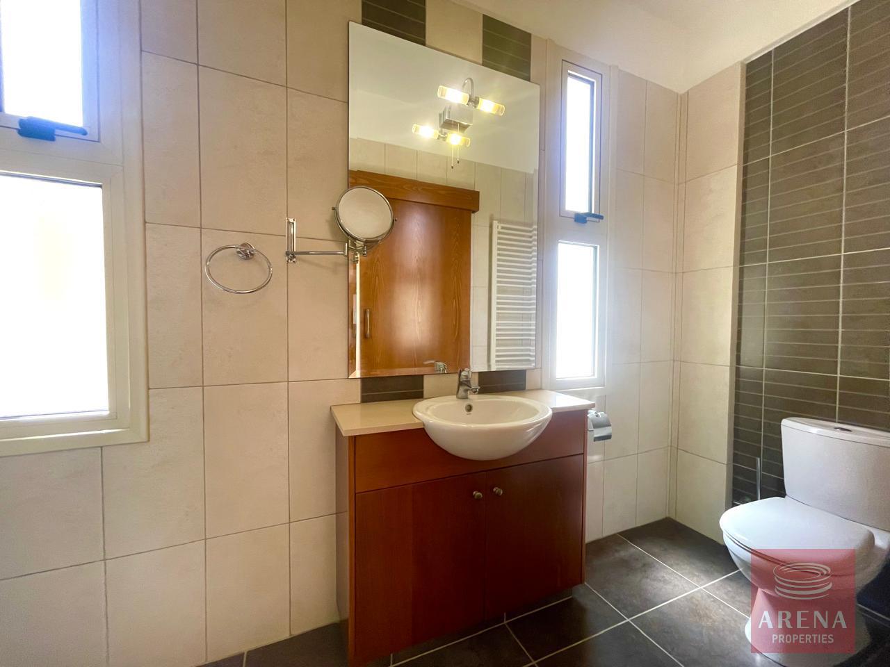 13-5-BED-VILLA-IN-PERVOLIA-8296