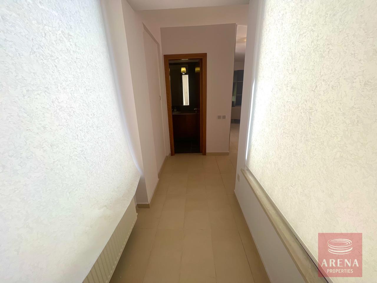 14-5-BED-VILLA-IN-PERVOLIA-8296