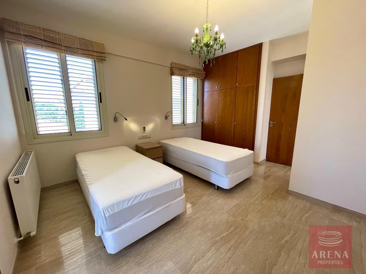 17-5-BED-VILLA-IN-PERVOLIA-8296