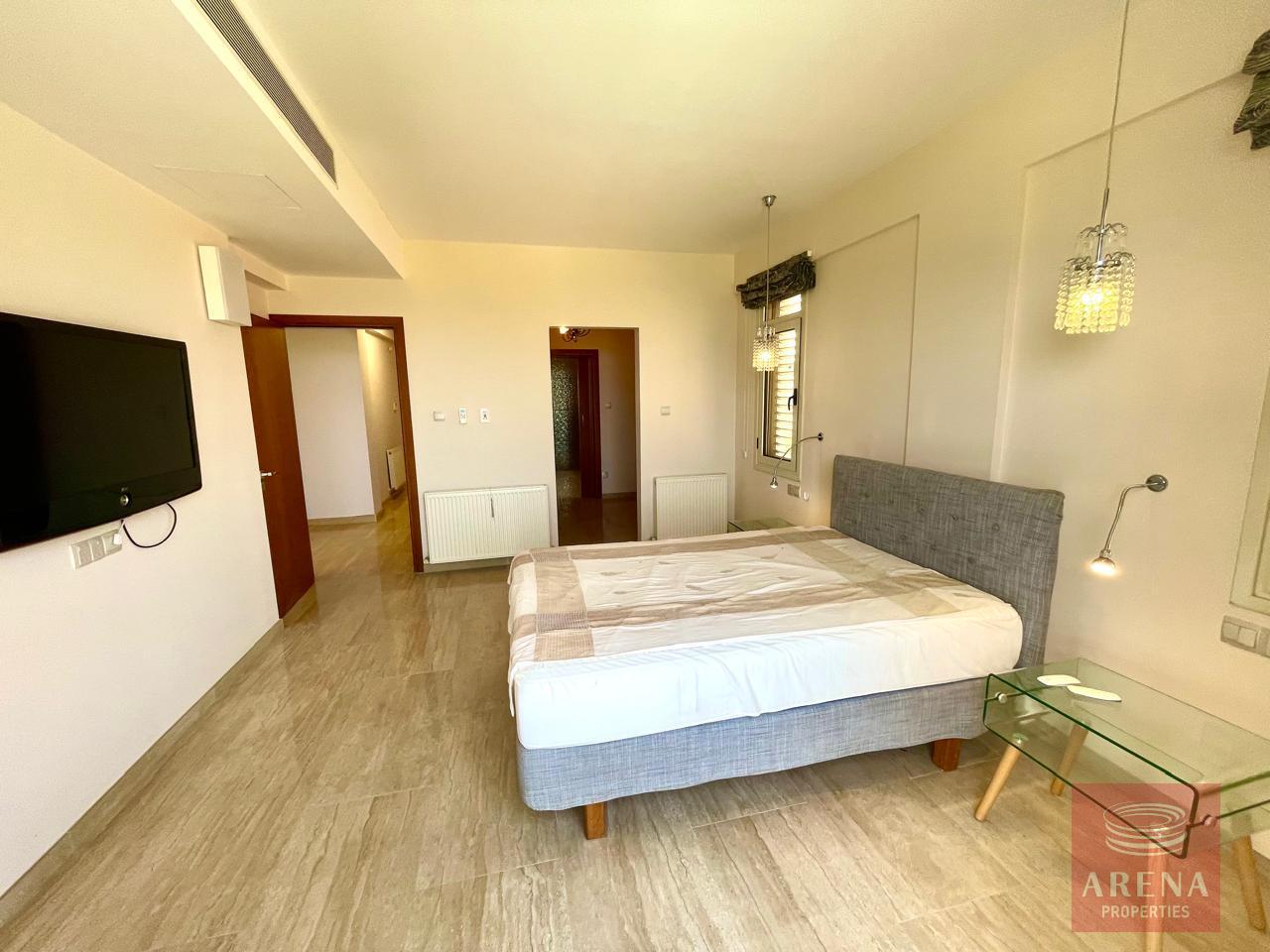 27-5-BED-VILLA-IN-PERVOLIA-8296