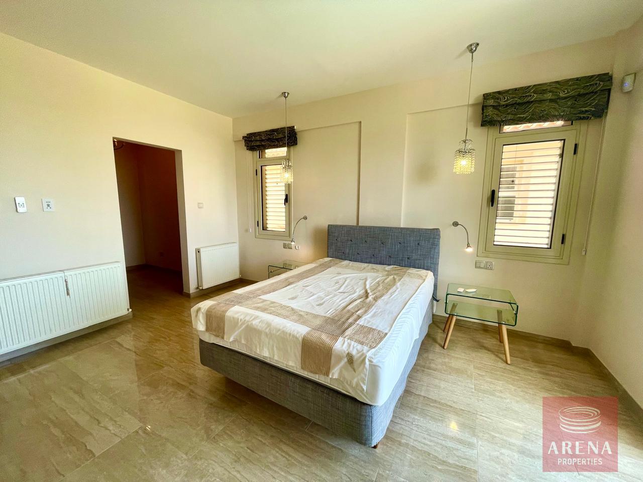 28-5-BED-VILLA-IN-PERVOLIA-8296