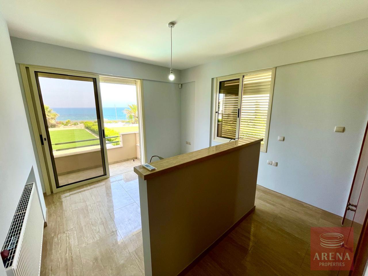 31-5-BED-VILLA-IN-PERVOLIA-8296