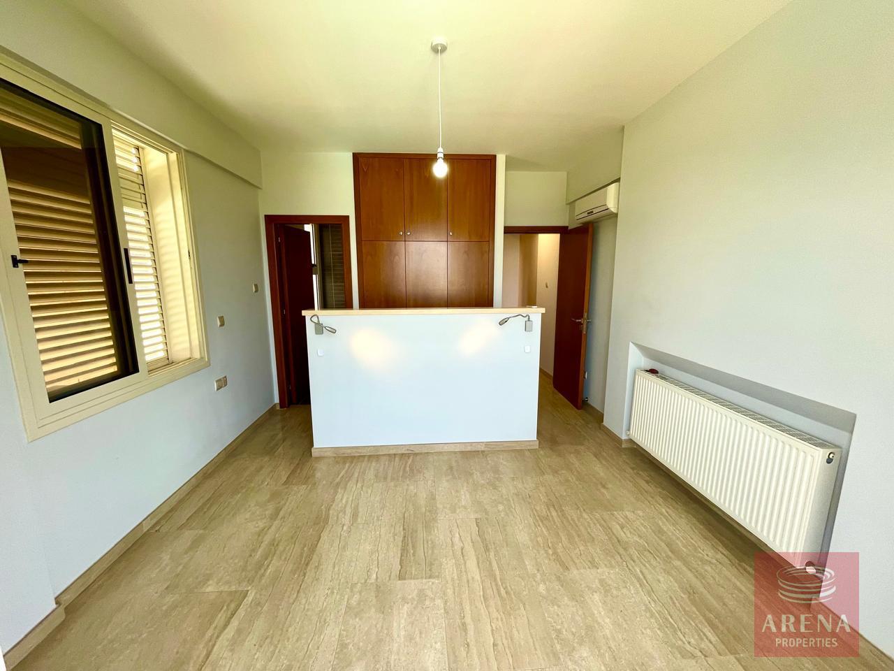 33-5-BED-VILLA-IN-PERVOLIA-8296