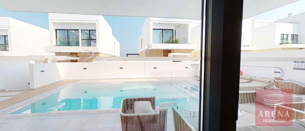 5-4-BED-VILLA-IN-CAPE-GRECO-7255-1