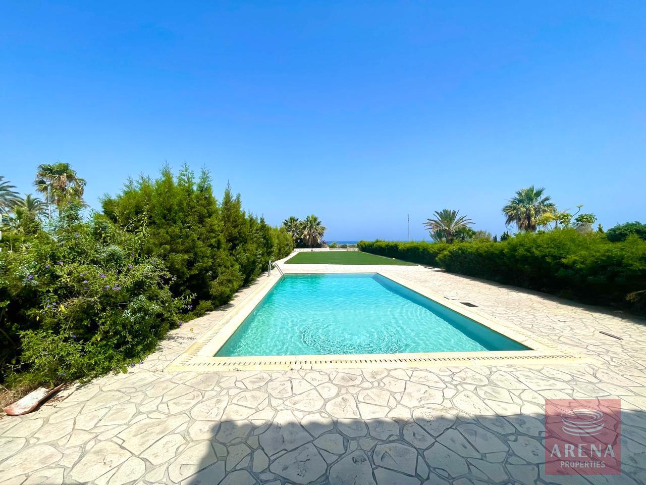 5-5-BED-VILLA-IN-PERVOLIA-8296