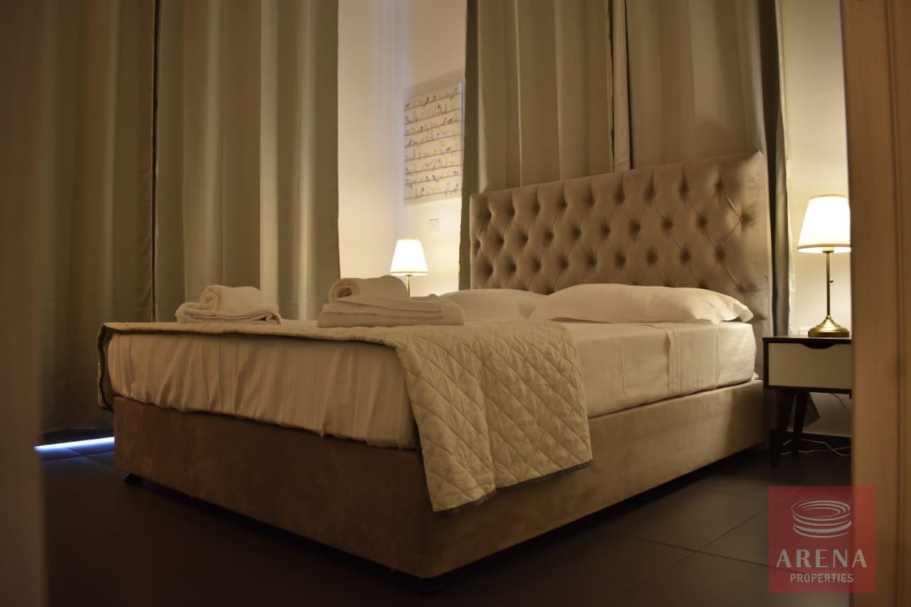 8-2-BED-APT-RENT-KAPAPRIS-9300-10
